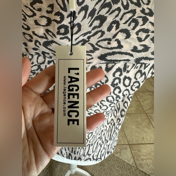 L’AGENCE Silk Mila Draped Sleeveless Leopard Print Blouse Nectar/Shadow XS - Picture 3 of 6